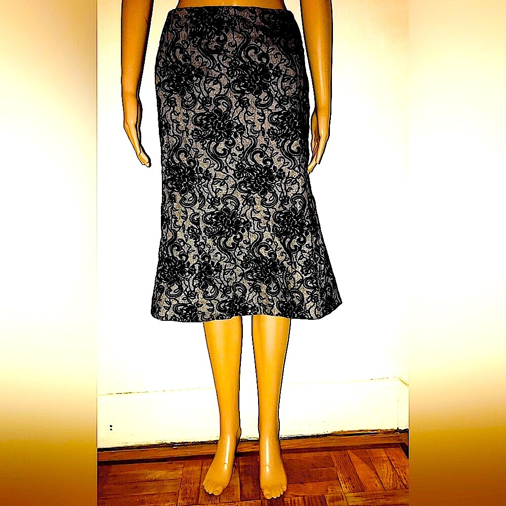 Ann Taylor Loft Gray designed velvet print skirt.